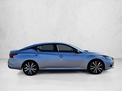 2022 Nissan Altima SR FWD