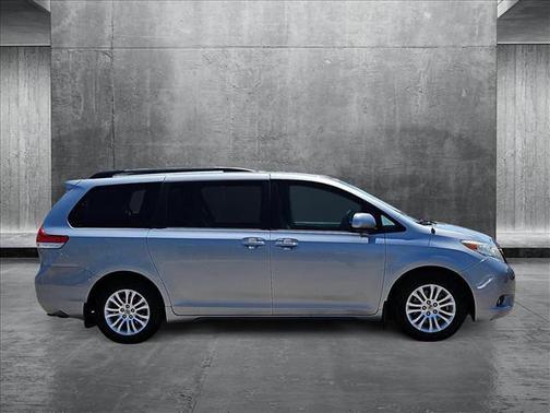 2014 Toyota Sienna XLE