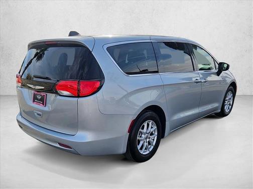Silver Mist Clearcoat 2022 Chrysler Voyager LX
