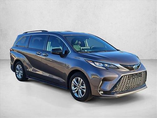 2021 Toyota Sienna XSE 7 Passenger