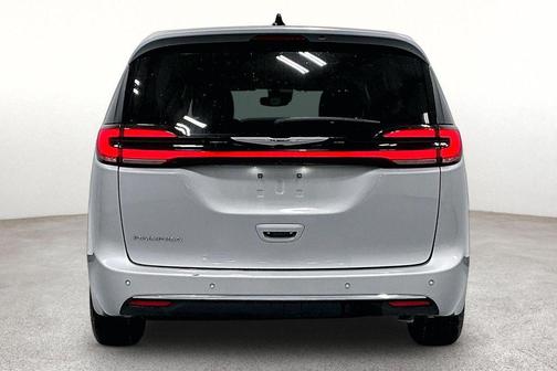Silver Mist Clearcoat 2024 Chrysler Pacifica Touring L