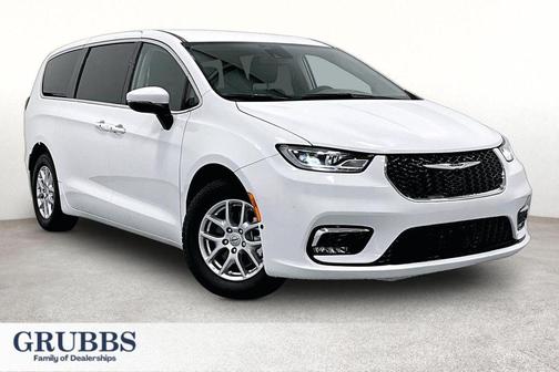 Bright White Clearcoat 2023 Chrysler Pacifica Touring L