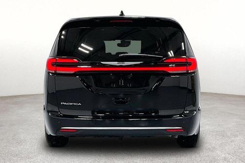 Diamond Black Crystal Pearlcoat 2026 Chrysler Pacifica L