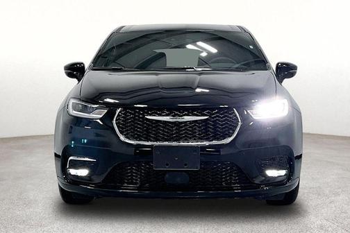 Diamond Black Crystal Pearlcoat 2026 Chrysler Pacifica L