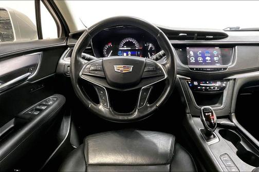 Radiant Silver Metallic 2018 Cadillac XT5 Premium Luxury