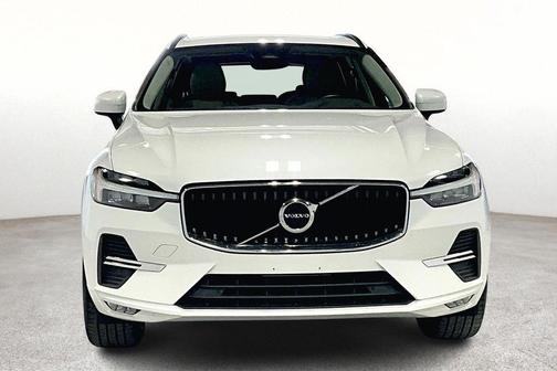 2022 Volvo XC60 B5 Momentum