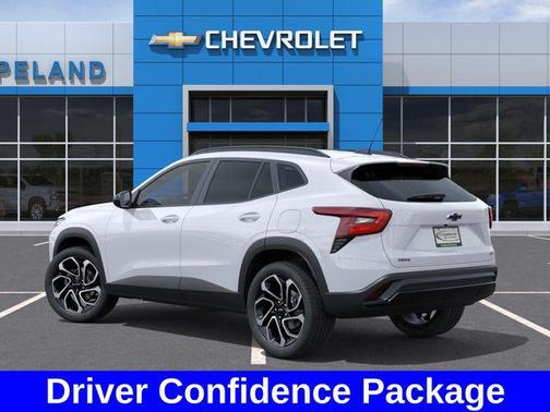 Summit White 2026 Chevrolet Trax FWD 2RS