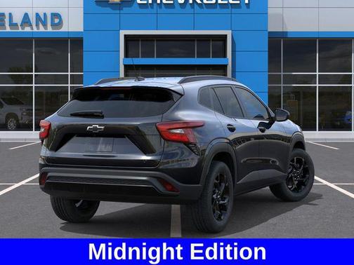 Mosaic Black Metallic 2026 Chevrolet Trax LT