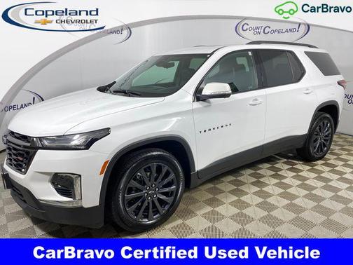 Summit White 2023 Chevrolet Traverse RS