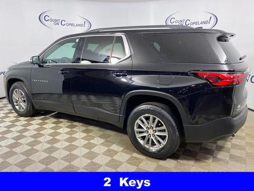 Mosaic Black Metallic 2023 Chevrolet Traverse LT Cloth