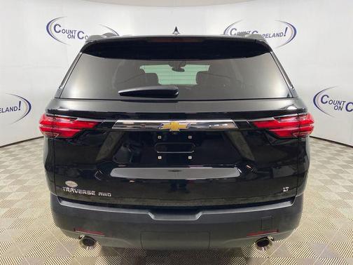 Mosaic Black Metallic 2023 Chevrolet Traverse LT Cloth