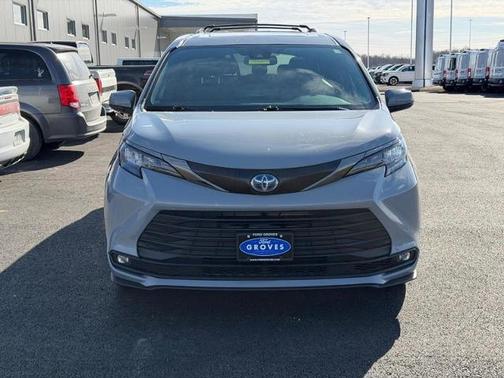 2022 Toyota Sienna XLE WOODLAND EDITION