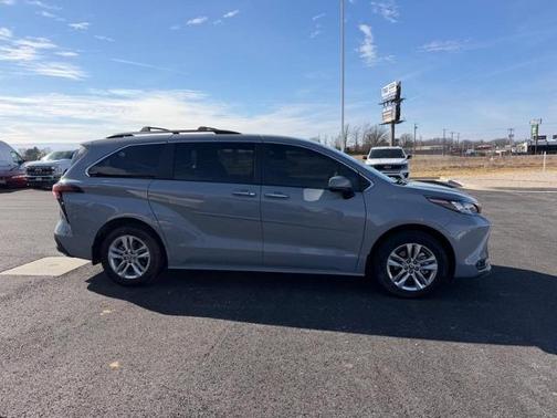 2022 Toyota Sienna XLE WOODLAND EDITION