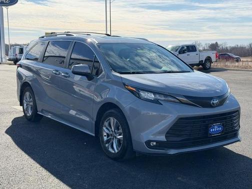 2022 Toyota Sienna XLE WOODLAND EDITION