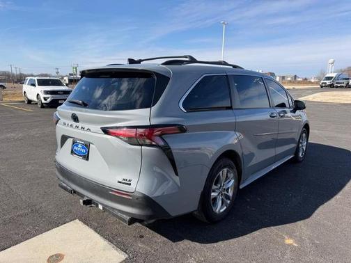 2022 Toyota Sienna XLE WOODLAND EDITION