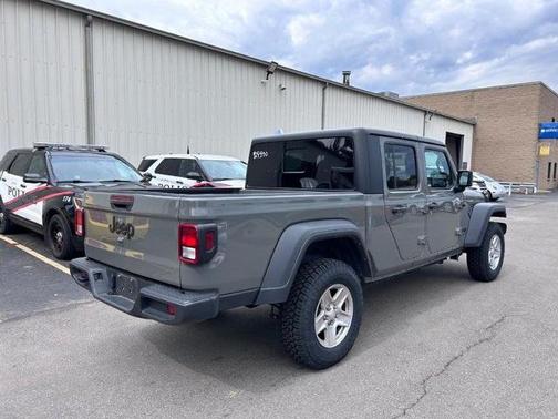 2023 Jeep Gladiator SPORT