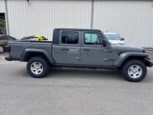 2023 Jeep Gladiator SPORT