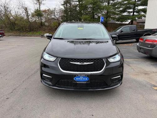 2024 Chrysler Pacifica SELECT