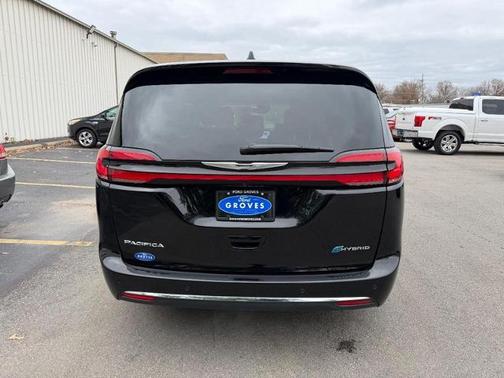 2024 Chrysler Pacifica SELECT