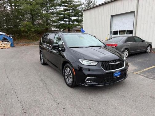 2024 Chrysler Pacifica SELECT
