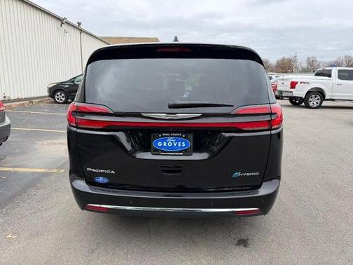 2024 Chrysler Pacifica SELECT