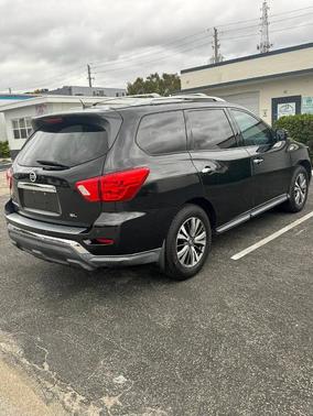 2017 Nissan Pathfinder SL