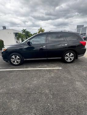 2017 Nissan Pathfinder SL