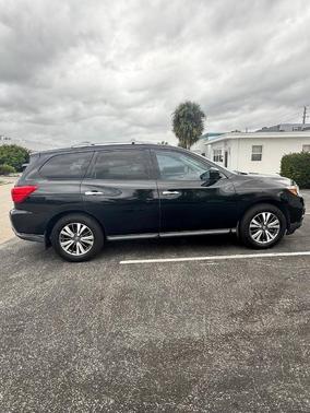 2017 Nissan Pathfinder SL