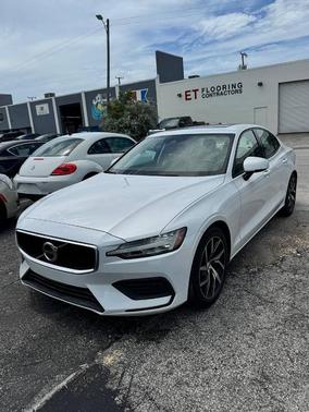 Crystal White Metallic 2019 Volvo S60 T5 Momentum