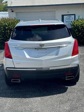 Radiant Silver Metallic 2018 Cadillac XT5 Premium Luxury