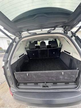 Fuji White 2020 Land Rover Discovery SE