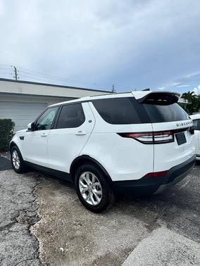 Fuji White 2020 Land Rover Discovery SE