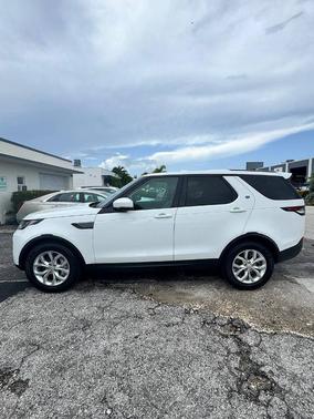 Fuji White 2020 Land Rover Discovery SE