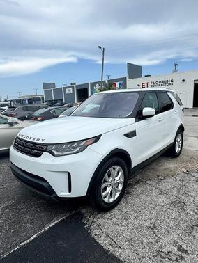Fuji White 2020 Land Rover Discovery SE