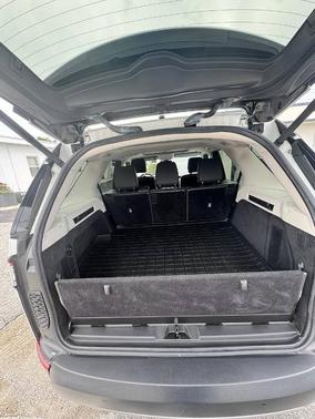 Fuji White 2020 Land Rover Discovery SE