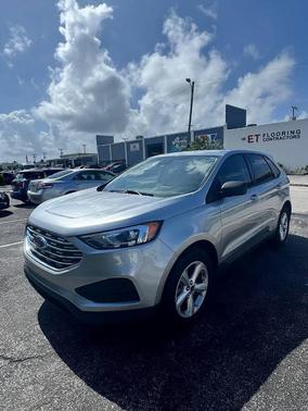 Iconic Silver 2022 Ford Edge SE