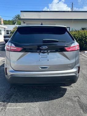 Iconic Silver 2022 Ford Edge SE
