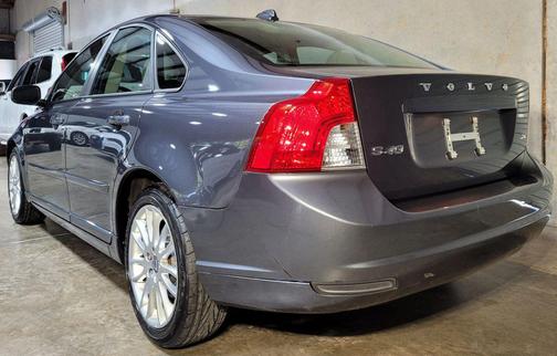 Titanium Gray Metallic 2010 Volvo S40 2.4i