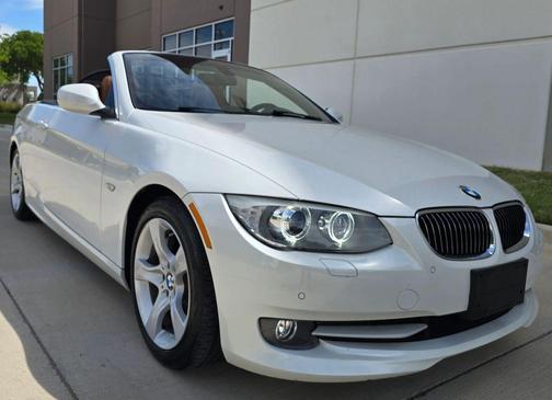 White 2013 BMW 335 335i Convertible 2D