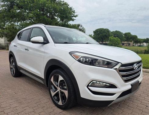 White 2017 Hyundai TUCSON Limited