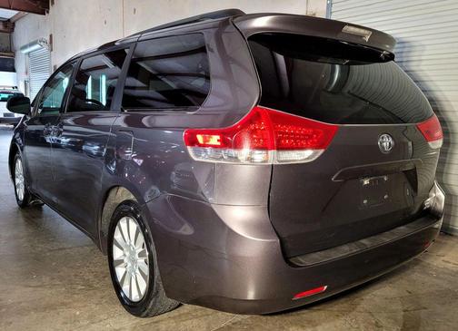 2013 Toyota Sienna LE