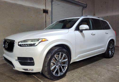2016 Volvo XC90 T6 Momentum