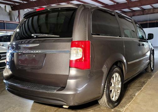 2016 Chrysler Town & Country Touring