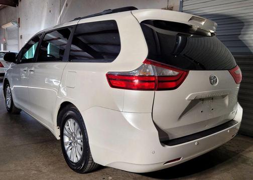 2016 Toyota Sienna XLE
