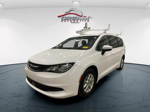 Bright White Clearcoat 2022 Chrysler Voyager LX