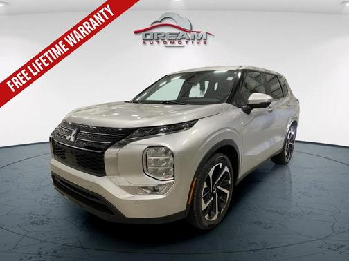 Alloy Silver Metallic 2024 Mitsubishi Outlander SE 2.5 2WD