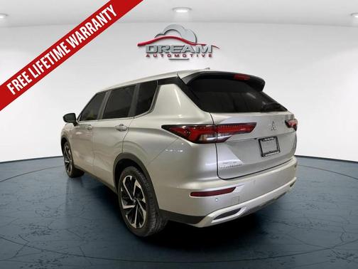 Alloy Silver Metallic 2024 Mitsubishi Outlander SE 2.5 2WD