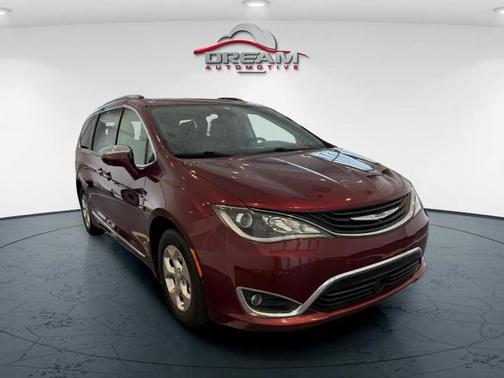 Velvet Red Pearlcoat 2018 Chrysler Pacifica Hybrid Limited