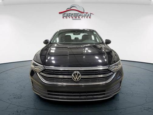 Deep Black Pearl 2024 Volkswagen Jetta 1.5T SE
