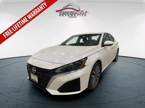 Pearl White Tricoat 2025 Nissan Altima SV FWD
